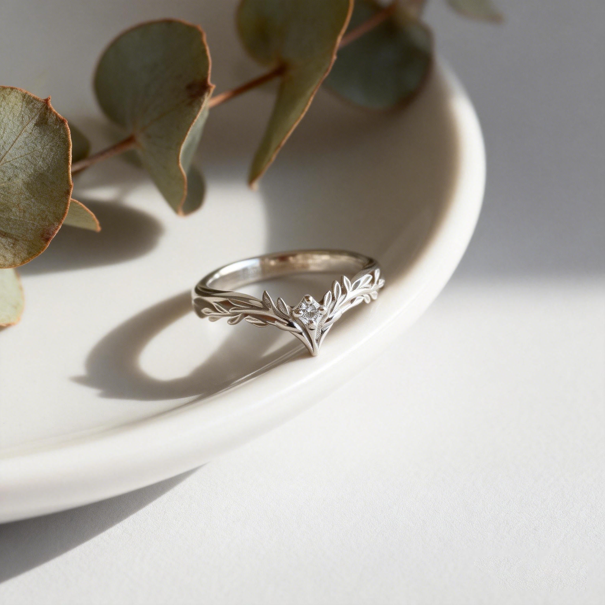 Angel’s Garden | Moissanite Leaf Motif Wedding Band